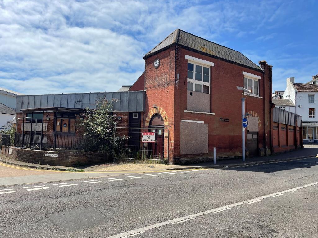 Lot: 40 - FORMER SOCIAL CLUB WITH PLANNING FOR MIXED USE DEVELOPMENT - View of site from Bridge Street